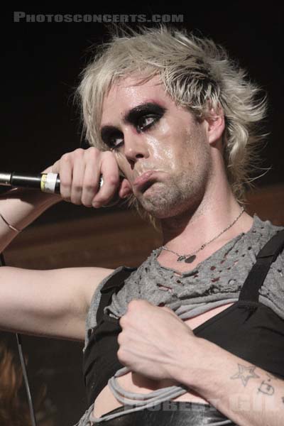 SEMI PRECIOUS WEAPONS - 2008-01-28 - PARIS - La Fleche d'Or - Justin Drew Tranter